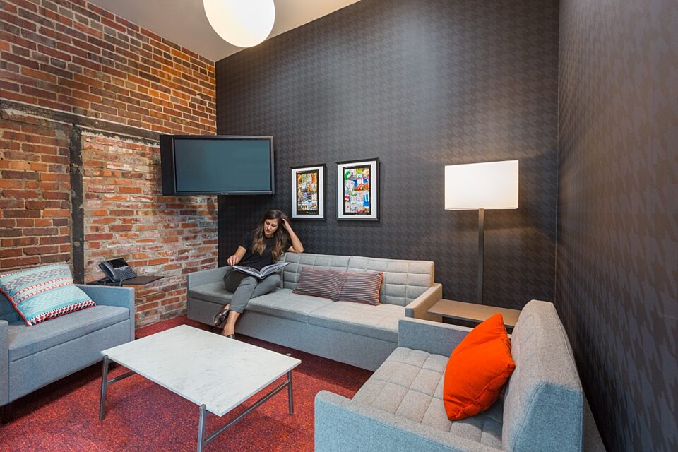 Davis Partnership 2901 Blake St Int 19