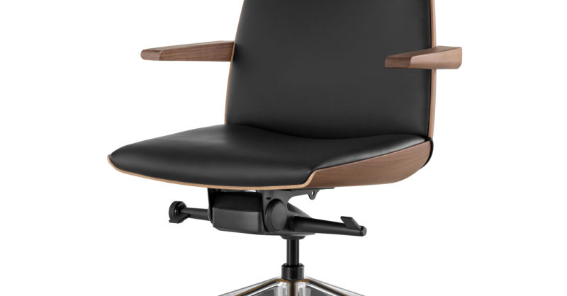 Clamshell_Mid_Back_Arm_Walnut_